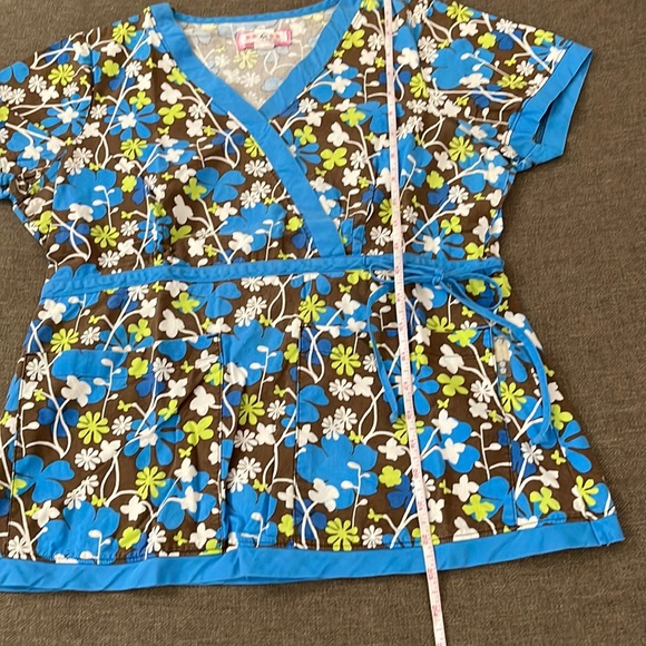 💰3 items for $25 🏷 Koi by Kathy Peterson Katelyn Mock Wrap Top fits like a S - Picture 10 of 10